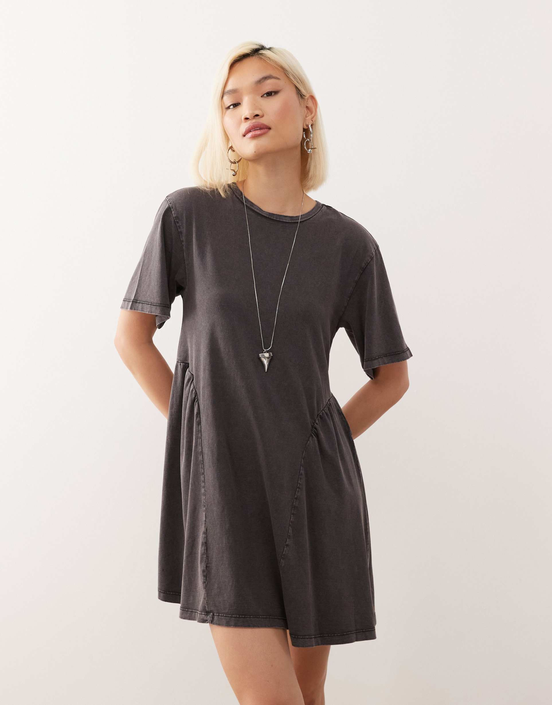 noisy may jersey drop waist with full skirt mini dress in washed gray