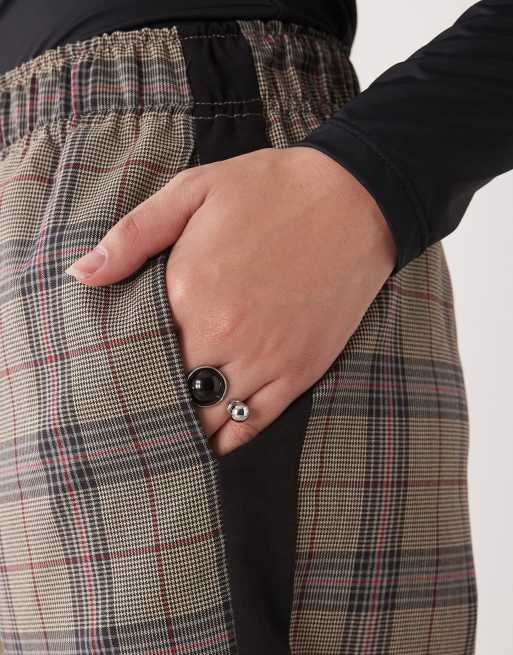 Noisy May – Karierte Hose in Beige mit weitem Bein und seitlichem Streifen, 5 von 5