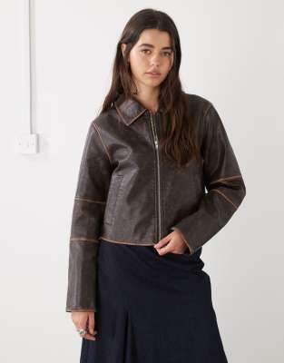 Noisy May - Kastige Jacke aus Kunstleder in Braun mit Kontrastdetail-Brown