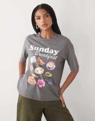 Noisy May - Kastiges T-Shirt in Grau mit „Breakfast"-Motivprint