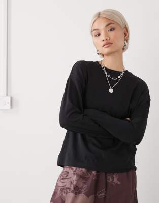 Noisy May - Langärmliges Regular Fit T-Shirt in Schwarz