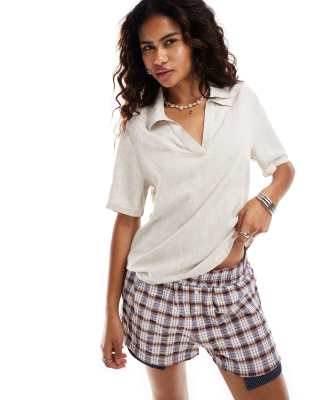 Noisy May linen mix polo co-ord in oatmeal-Brown φωτογραφία