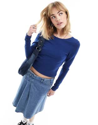 long sleeve open back top in blue-Navy