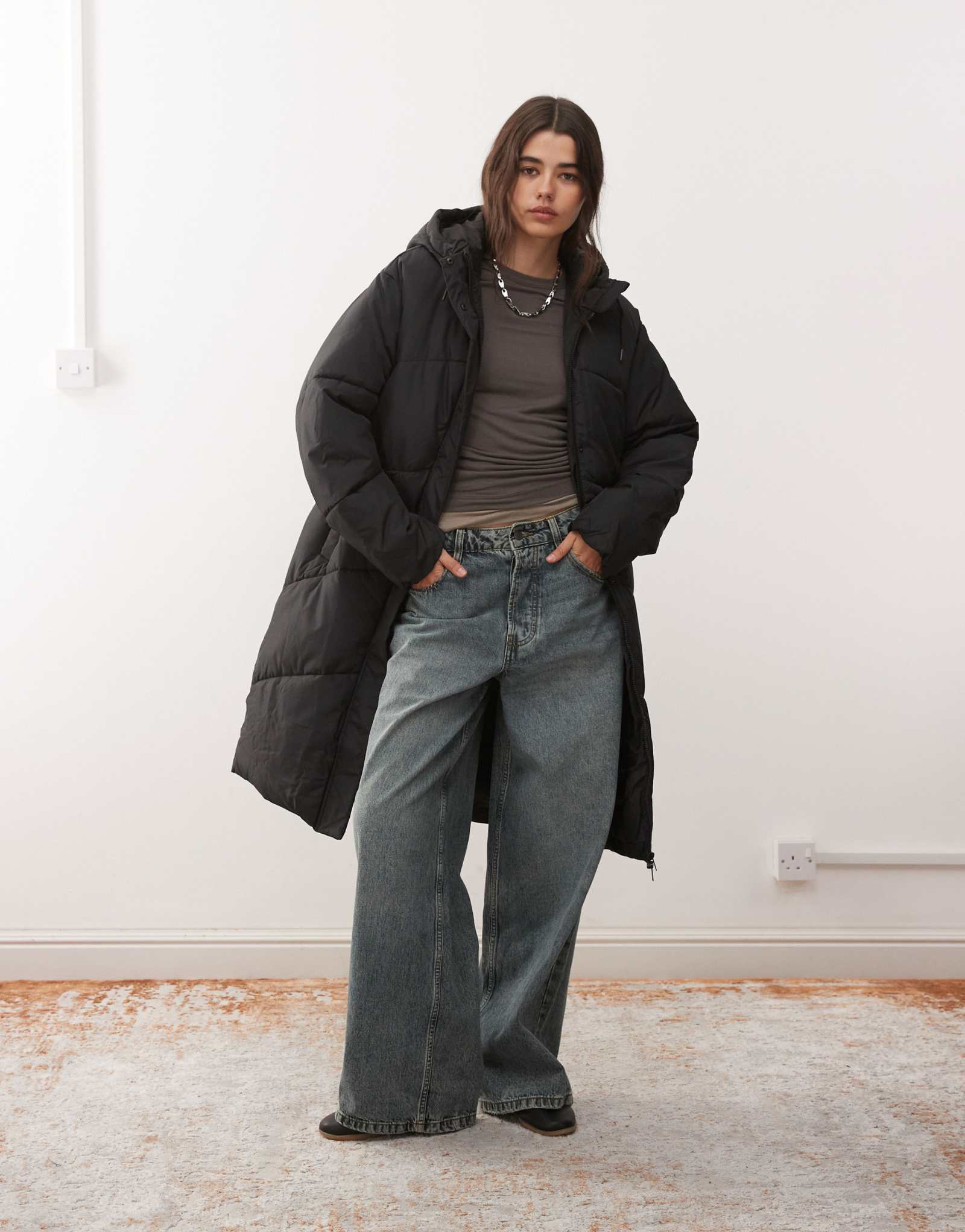 Удлиненный пуховик Noisy May с подкладкой и капюшоном черного цвета