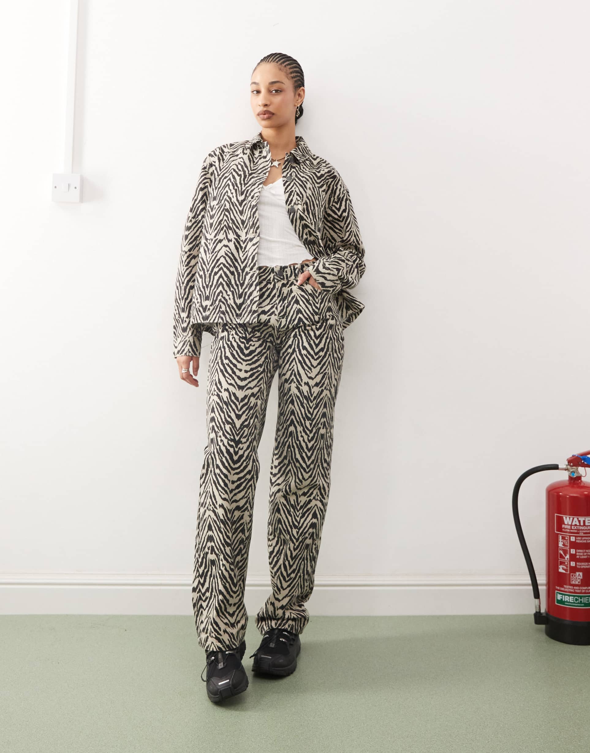 noisy may marley wide leg jeans in zebra - part of a set