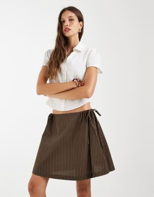 Noisy May Mid Rise Side Tie Mini Skirt In Brown
