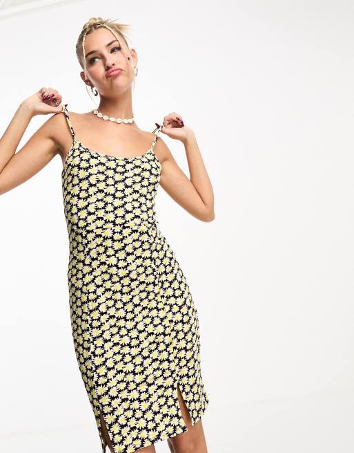 Noisy May - Mini cami-jurk met split aan de voorkant in gele en zwarte bloemenprint