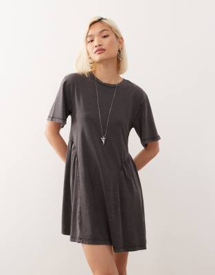 Noisy May - Minikleid aus Jersey in verwaschenem Grau mit weitem Rock und tiefer Taille