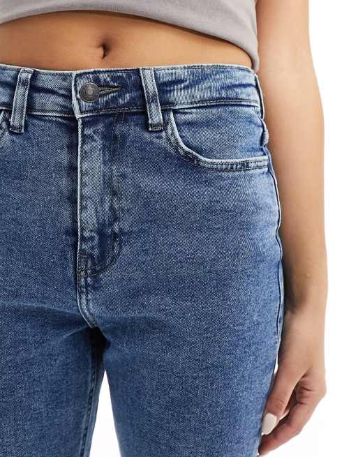 Noisy May – Moni – Gerade geschnittene Jeans in mittelhoher Waschung mit hohem Bund     , 5 von 5