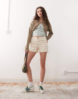 Noisy May - Moni - Jeansshorts in Ecru mit hohem Bund-Weiß