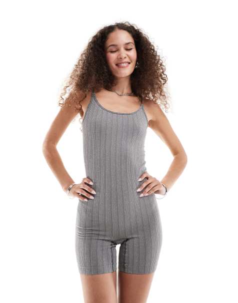 Noisy May – Mörkgrå, ribbad playsuit - view 1