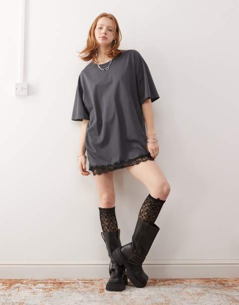 Noisy May – Mörkgrå t-shirtklänning i oversize med spetskant - view 1