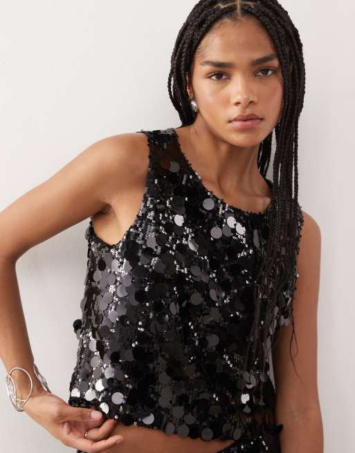Noisy May - Mouwloze crop top met grote lovertjes in zwart