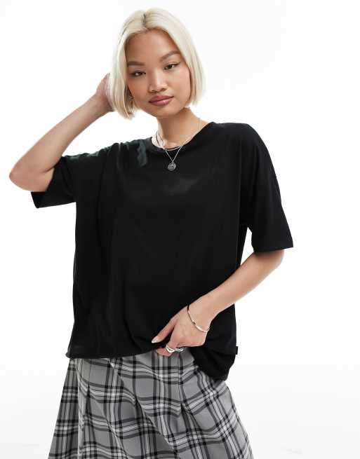 Noisy May – Oversize-T-Shirt in Schwarz mit überschnittener Schulter