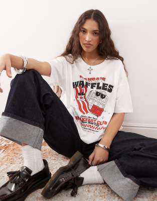 Noisy May - Oversize-T-Shirt in Weiß mit Waffelgrafik