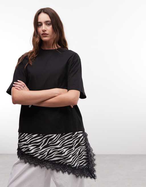 Noisy May oversized t-shirt med asymmetrisk satin- och spetskant i svart zebra, 2 av 4