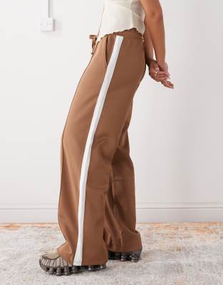Noisy May - Pantalon droit en jersey avec bande blanche latérale - Marron clair-Brown