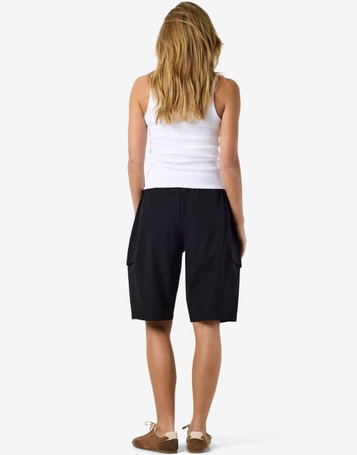 Noisy May - Pantalones cortos vaqueros barrel de talle medio en negro, 3 de 6