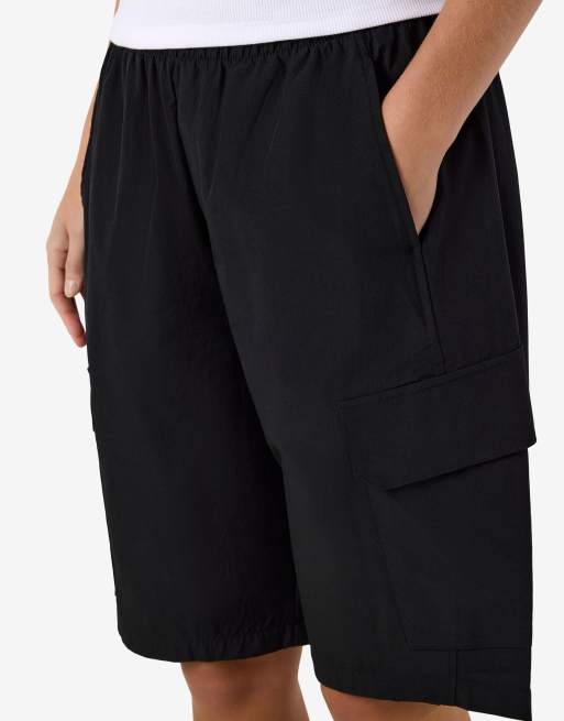 Noisy May - Pantalones cortos vaqueros barrel de talle medio en negro, 4 de 6