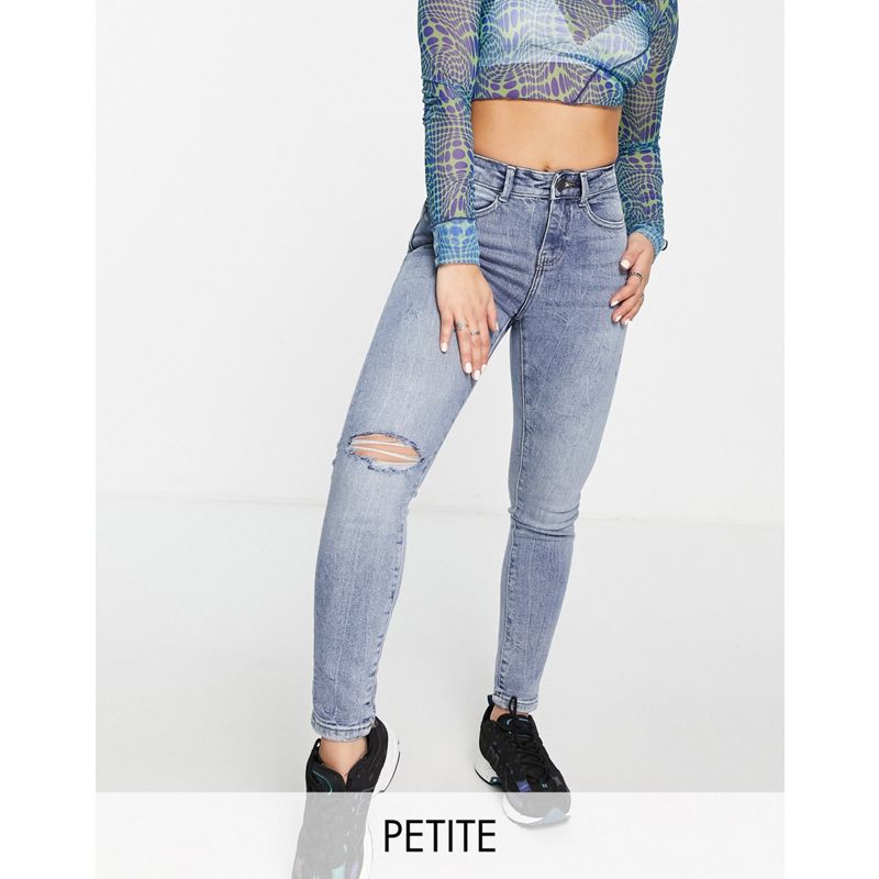 Noisy May Petite – Callie – Eng geschnittene Jeans in Hellblau mit hohem Bund und Knieriss