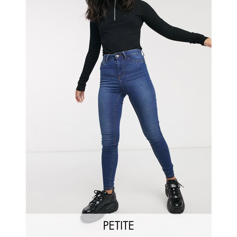 Noisy May Petite – Callie – Jeans in engem Schnitt in verwaschenem Mittelblau mit hohem Bund