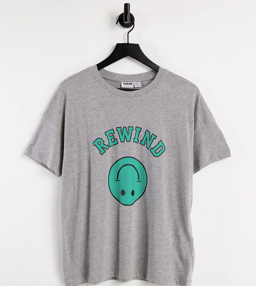 Noisy May Petite exclusive oversized t-shirt with smiling graphic in light gray-Grey