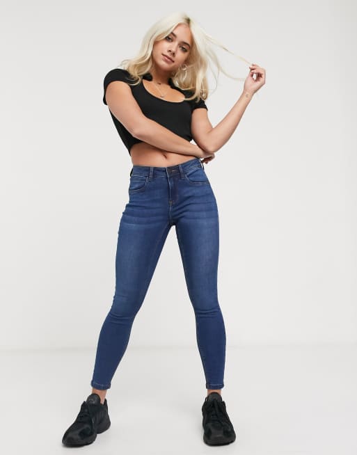 Noisy May Petite – Figurformende Jeans mit hohem Bund in Blau, 4 von 4