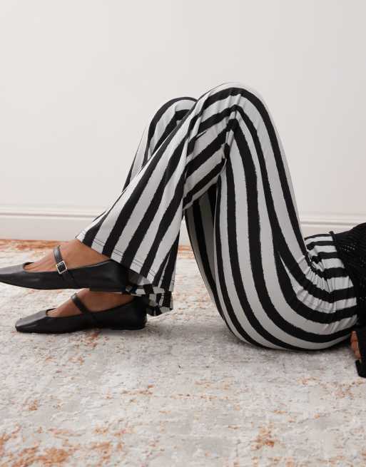 Noisy May Petite - Flare-legging in zwart met witte strepen, 2 van 5