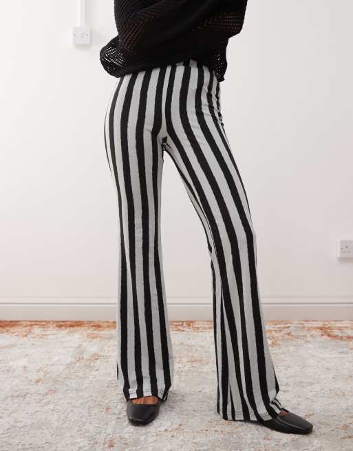 Noisy May Petite - Flare-legging in zwart met witte strepen, 3 van 5