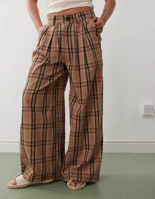 Noisy May Petite High Waist Wide Leg Pants With Pleat Details In Brown