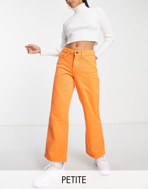 Noisy May Petite – Jeans mit weitem Bein und mittelhohem Bund in leuchtendem Orange