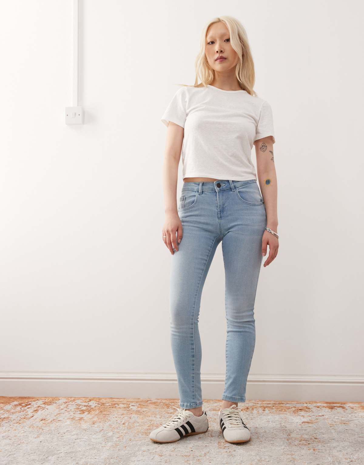 Noisy May Petite Jen push up jeans in light blue wash