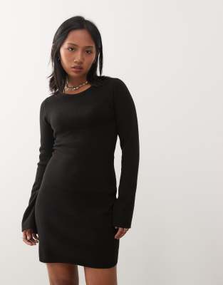 Noisy May Petite - Langärmliges Skater-Strickkleid in Schwarz