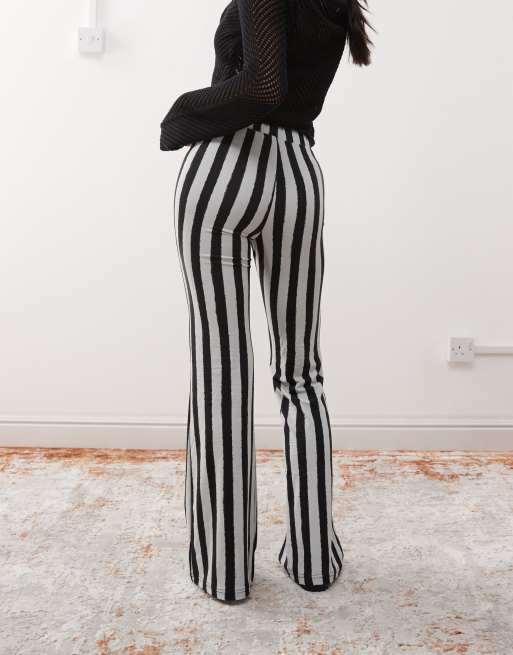 Noisy May Petite - Legging évasé à rayures - Noir et blanc, 4 de 5