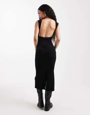 Noisy May Petite - Rückenfreies Maxikleid in Schwarz mit gerafftem Detail
