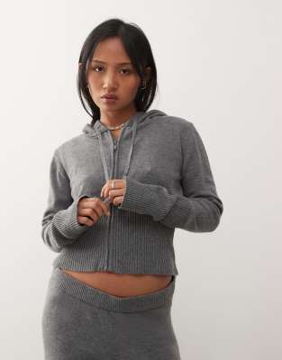 Noisy May Petite - Strickjacke in Grau mit Reißverschluss und Kapuze, Kombiteil
