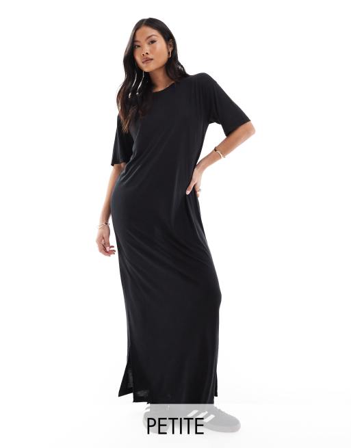 Noisy May Petite – T-Shirt-Kleid in Schwarz mit Maxilänge