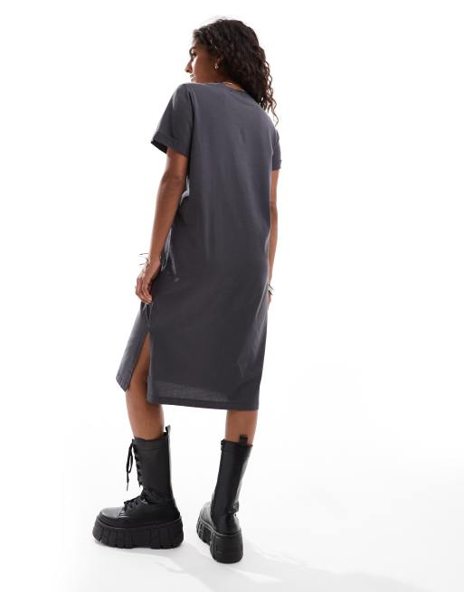 Noisy May Petite - T-shirt-midikjole med 'Wild'-print i grå, 3 af 4
