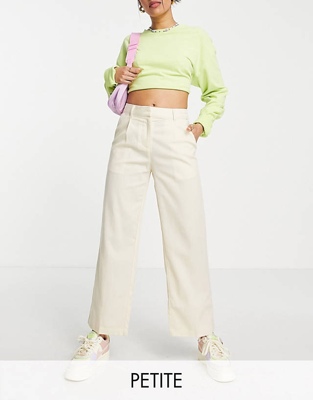Noisy May Petite - tailored wide leg dad trousers in cream