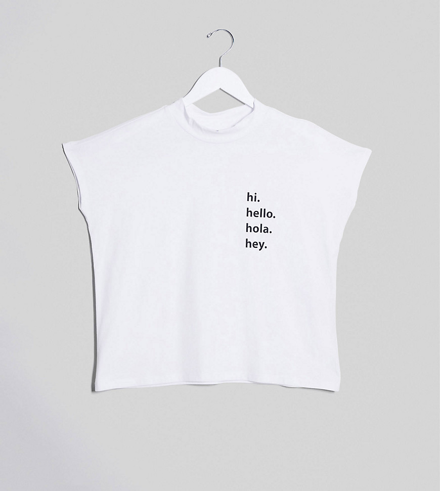 Noisy May Petite – Vit t-shirt med hög krage och Hello-text