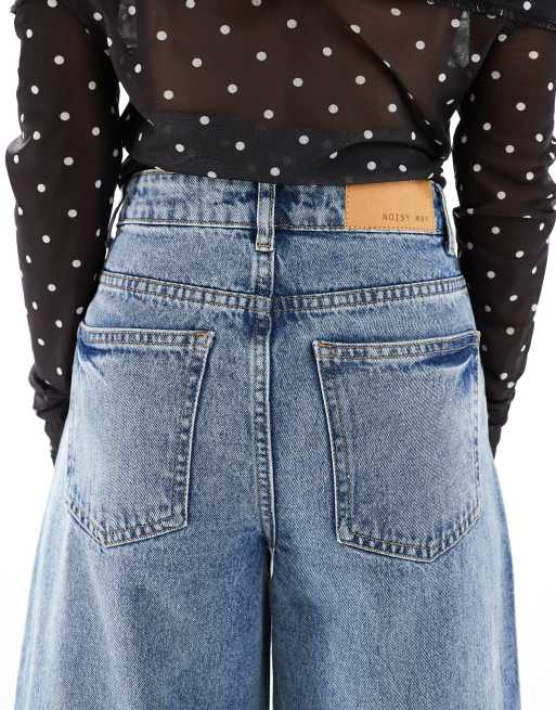 Noisy May Petite wide leg loose fit jeans in light wash blue, 4 of 5