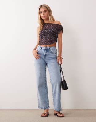 Noisy May Petite - Yolanda - Jeans aus hellblauem Denim mit mittelhohem Bund und geradem Schnitt