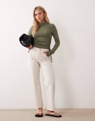 Noisy May Petite - Yolanda - Jeans in Ecru mit mittelhohem Bund und geradem Schnitt-Weiß