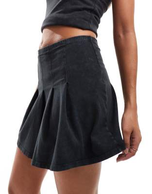 pleated mini skirt in acid wash black