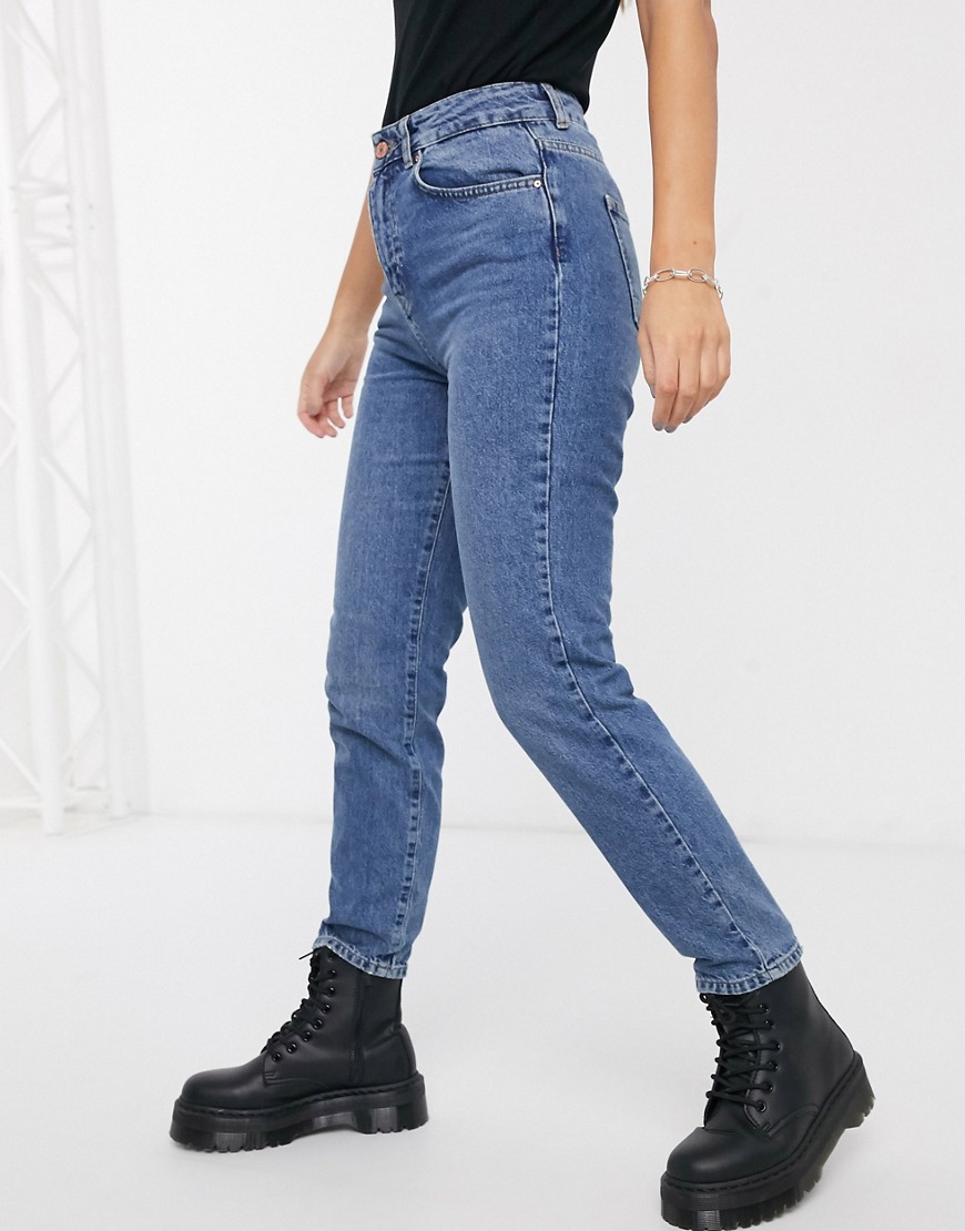 Noisy May Premium Isobel mom jeans with high waist in mid blue-Blues
