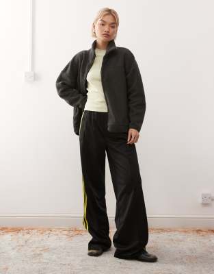 Noisy May - Pullover aus Fleece in Anthrazit mit durchgehendem Reißverschluss und Stehkragen-Grau