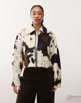 Noisy May - Racer-Jacke aus Ponyfell mit Kuhfleckenmuster-Schwarz