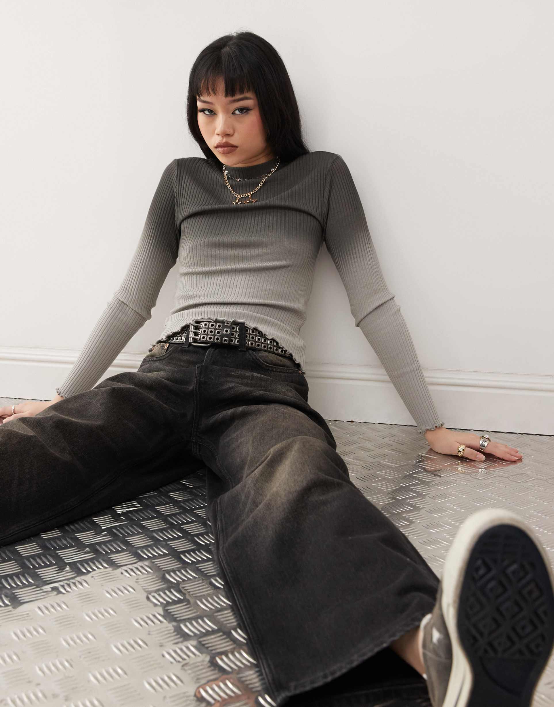 noisy may ribbed long sleeve lettuce edge top in gray fade