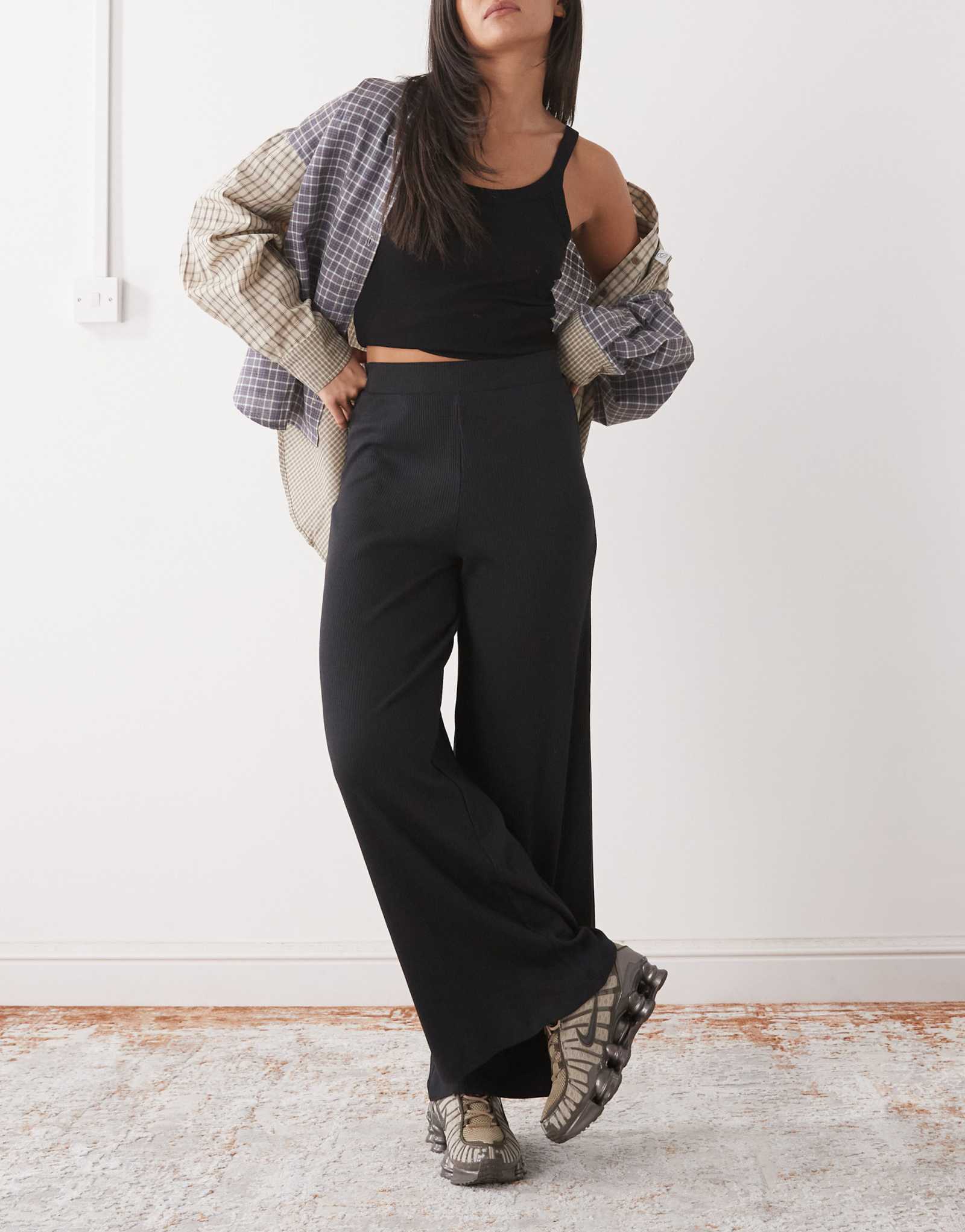 Широкие брюки в рубчик Noisy May черного цвета