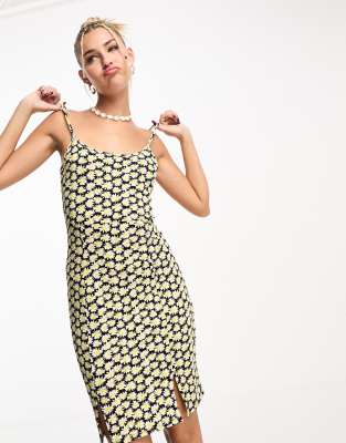 Noisy May - Robe caraco courte fendue devant - Noir et jaune fleuri